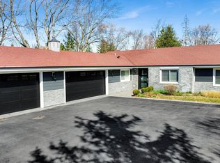 3256 Westview Dr, Northbrook, IL 60062