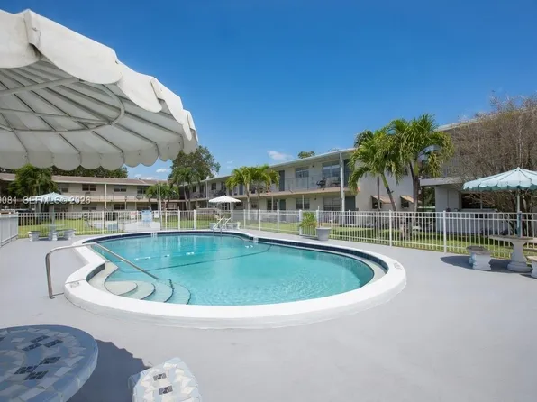 7401 Pines Blvd APT 222, Hollywood, FL 33024