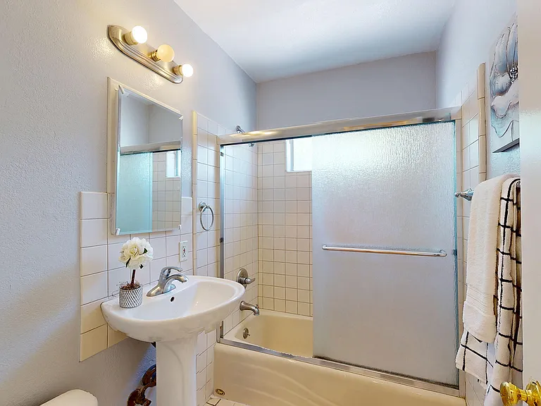 7827 Rhodes Ave — Photo 14