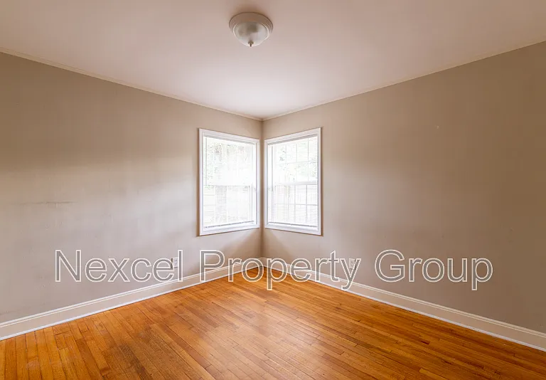 376 N Graham St — Photo 14