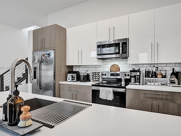4th image of 4373 NW 9th St