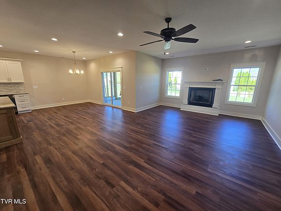 3rd image of 1616 Maple Ridge Ct
