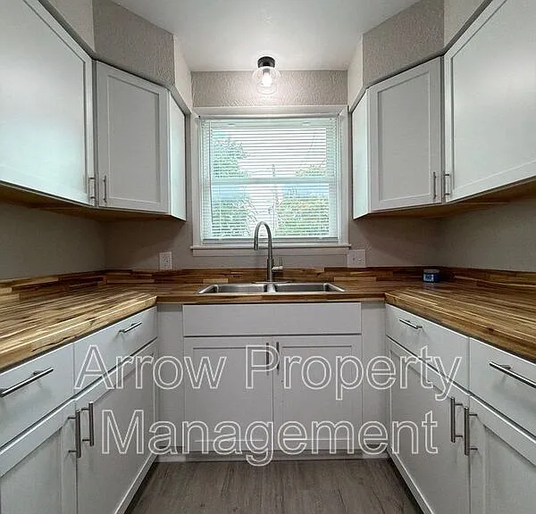 704 N 26th St #1 — Photo 5