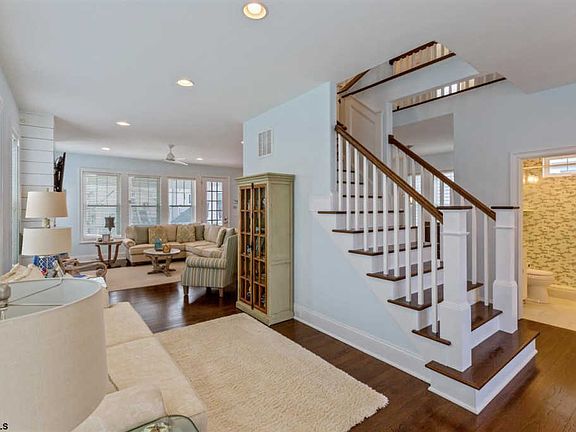 3rd image of 3536 West Ave