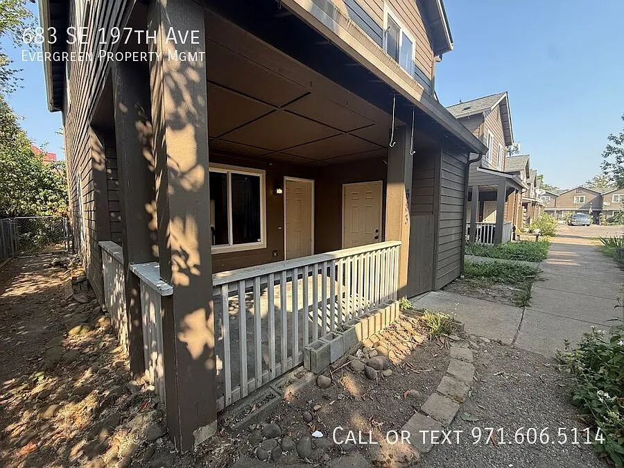 Spacious 4BD/1.5BA Home with HOA Amenities, Garbage/Water/Sewer Included! — Photo 3