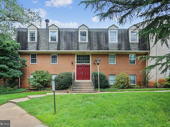 2nd image of 872 College Pkwy #872
