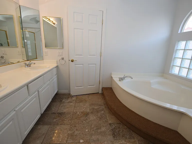 554 Campus Oaks Ct — Photo 20