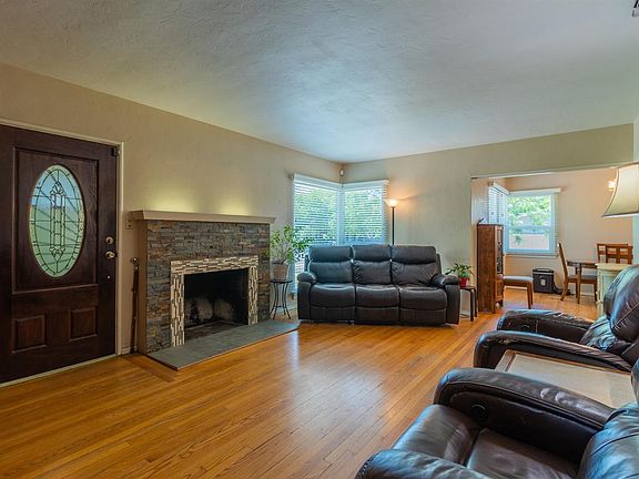 4th image of 1407 N Farris Ave