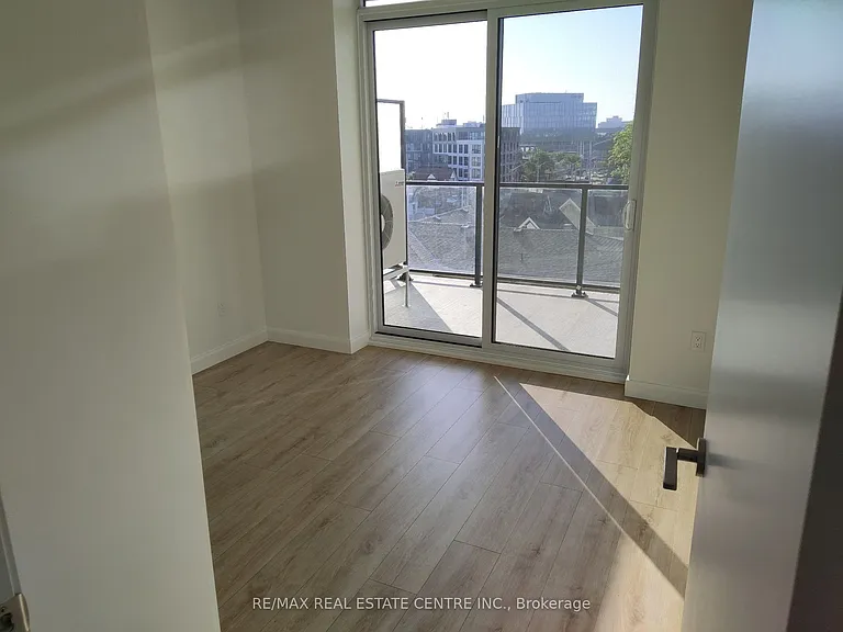 741 King St W #508 — Photo 10