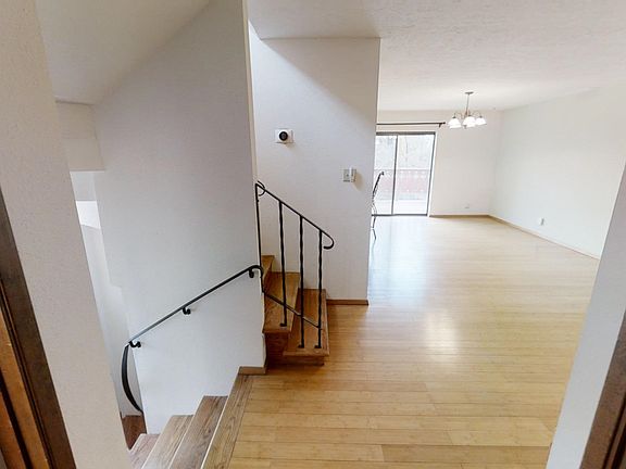 4th image of 484 Oppenheimer Dr