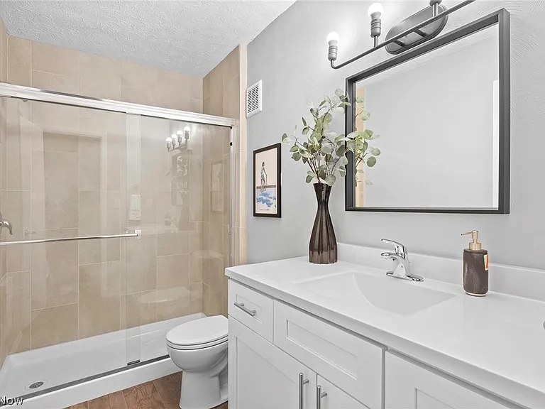 10526 Clifton Blvd #202 — Photo 10