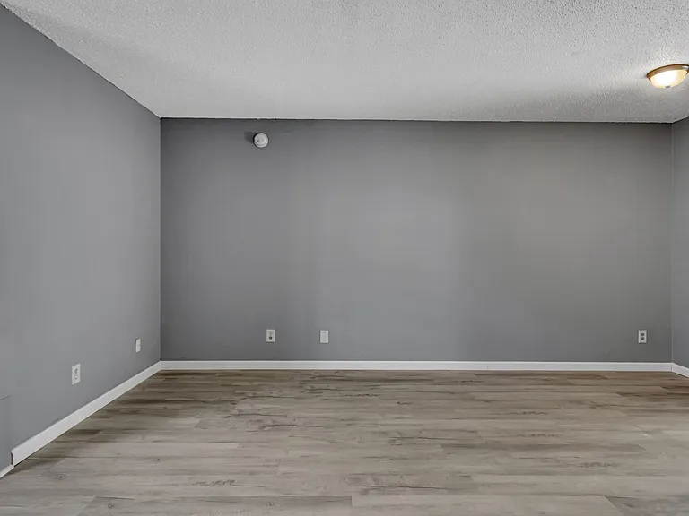 Greenbriar Apartments — Photo 37