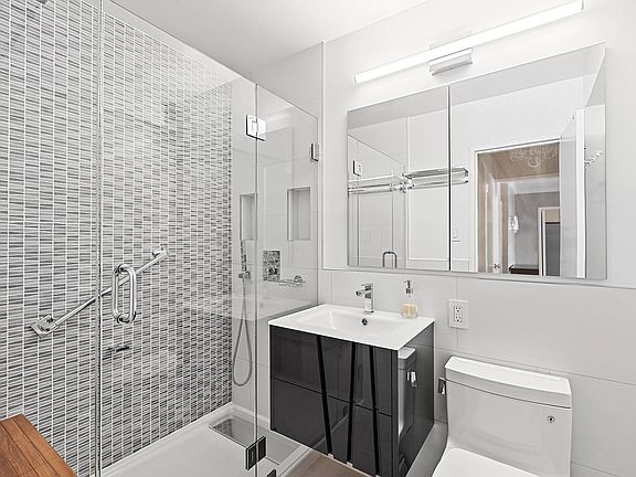 5th image of 201 E 77th St APT 12C