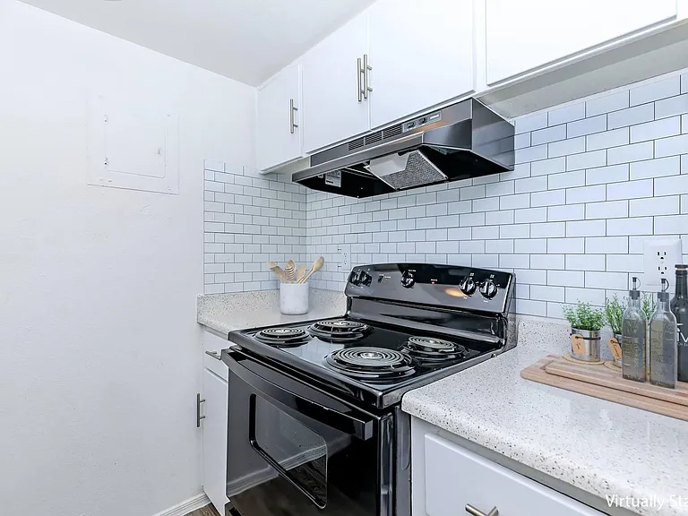 Palisade Park Aparments — Photo 55