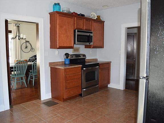 4th image of 1522 Emoriland Blvd