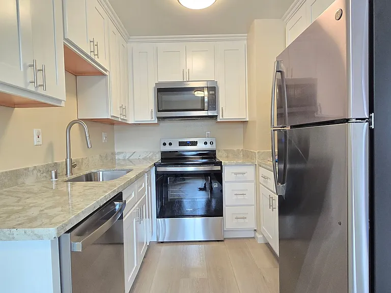 935 Azure St #9 — Photo 1
