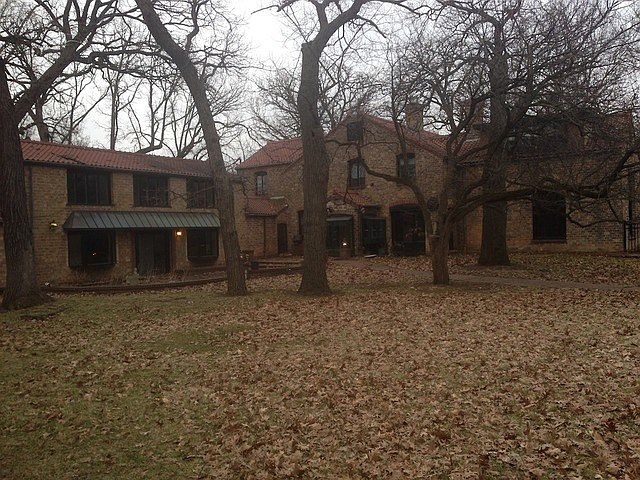 1st image of 2433 Brookwood Dr