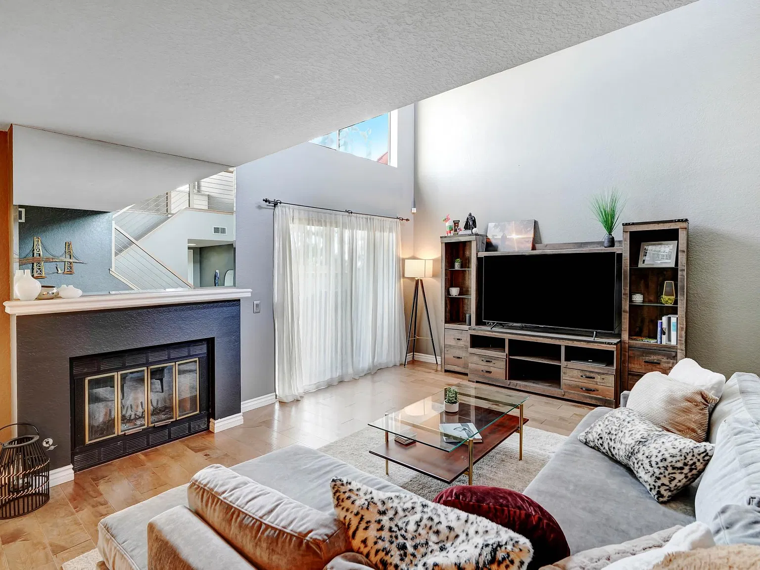 2 bed, 1668 sqft, $3,600 — Photo 2