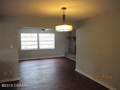 4th image of 828 Wildwood Cir