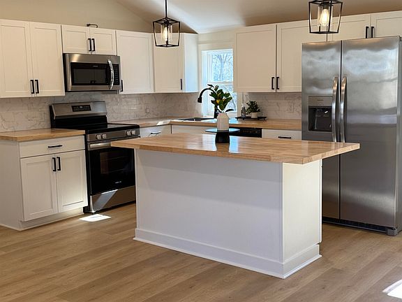 3rd image of 55 Spinnaker Ln