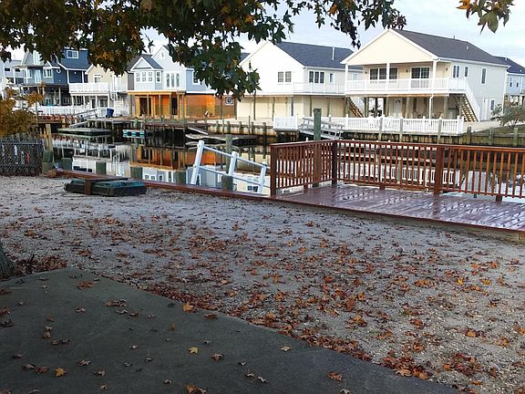 Private fenced sand yard. 
