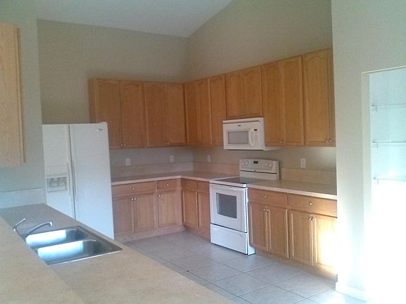 5th image of 574 NW Azalea Avenue