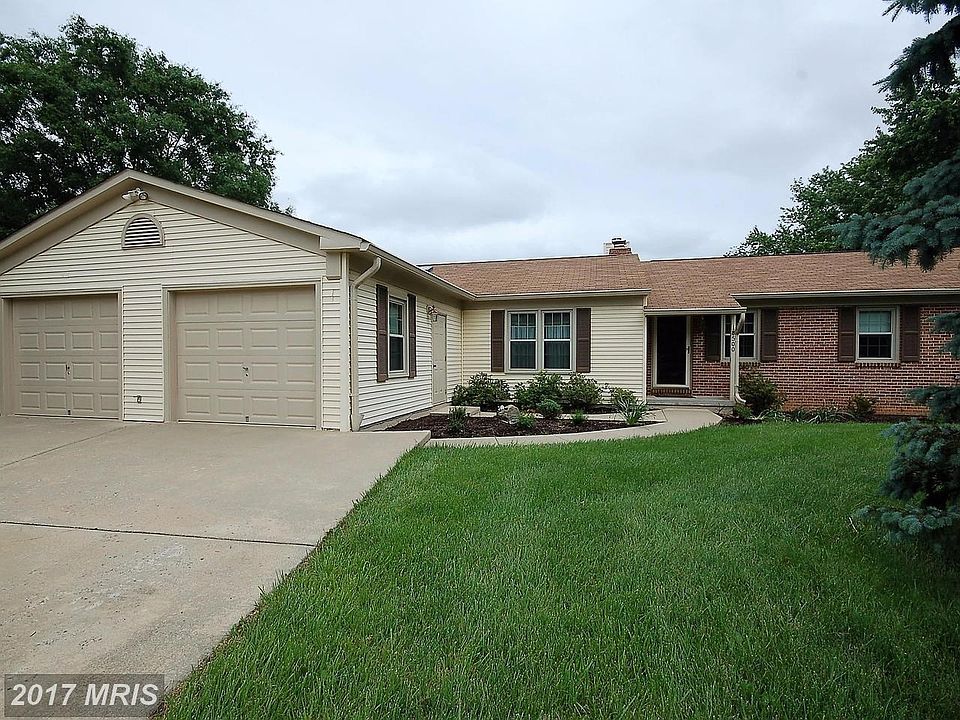 Front of house with over-sized 3 car garage!