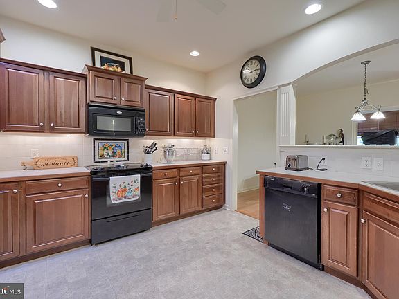 5th image of 138 Creekgate Ct