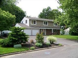 60 Nadine Ln, Port Jefferson Station, NY 11776