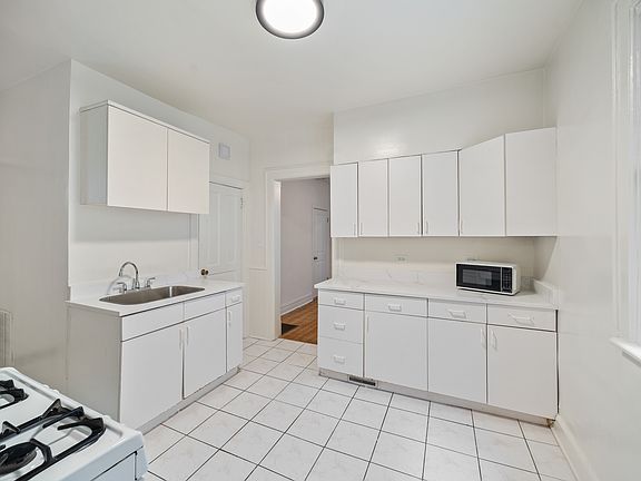 5th image of 1011 Garnett Place 1/2