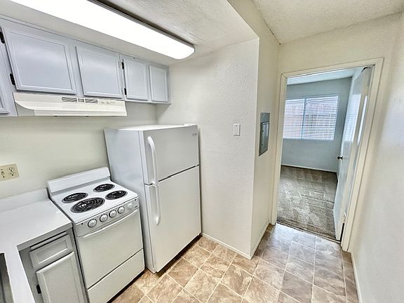 5th image of 4084 Iowa St #4