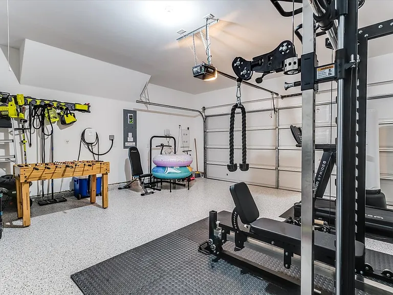 1304 Starling St — Photo 32