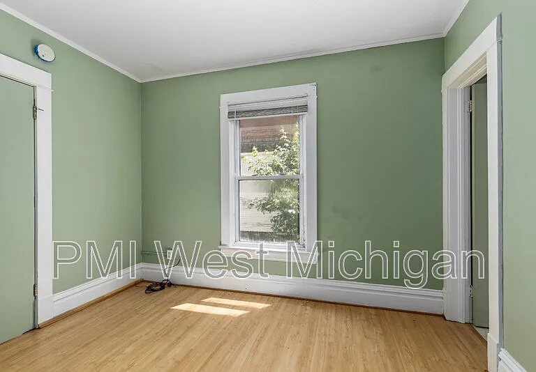 1051 Pine Ave NW — Photo 19