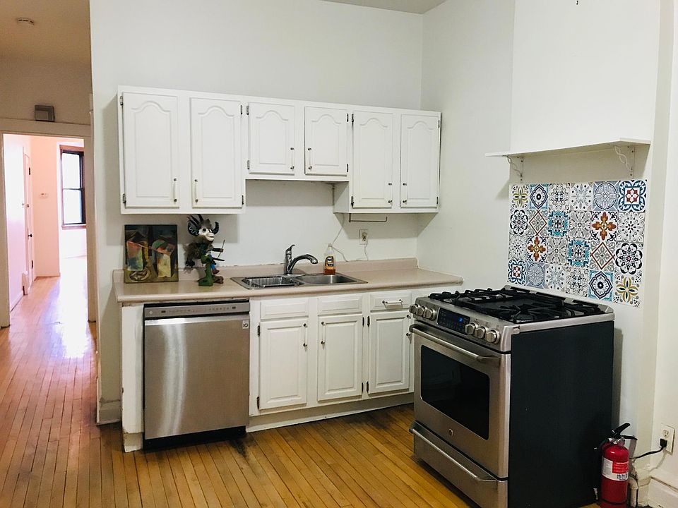 1st image of 832 N Maplewood Ave #1
