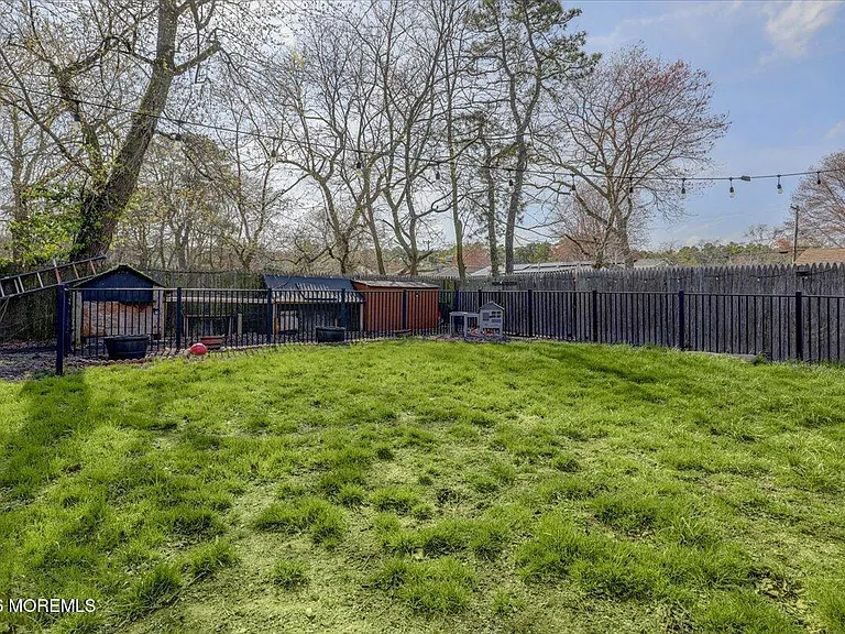 247 Sprucewood Dr — Photo 31