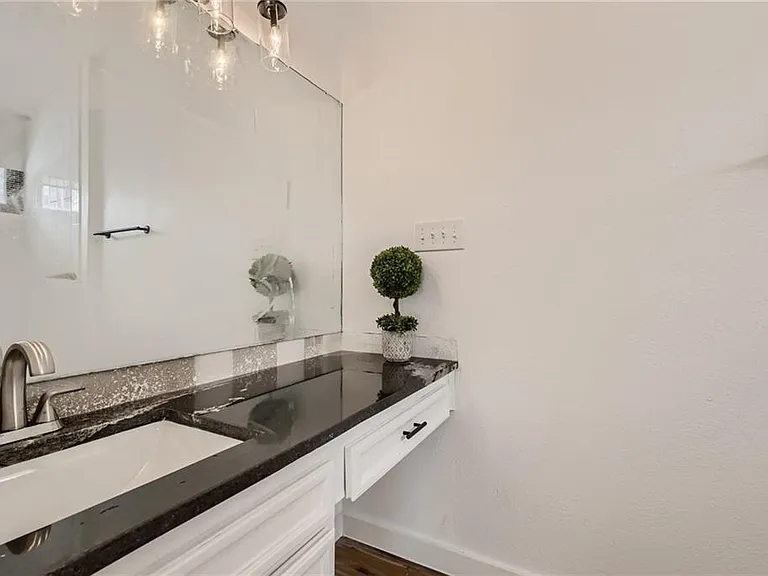 1402 Hollow Tree Blvd — Photo 3