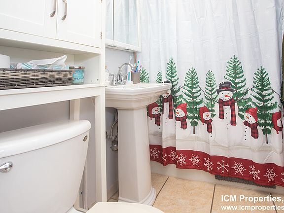 4th image of 3708.5 N Sheffield Ave #3708-408