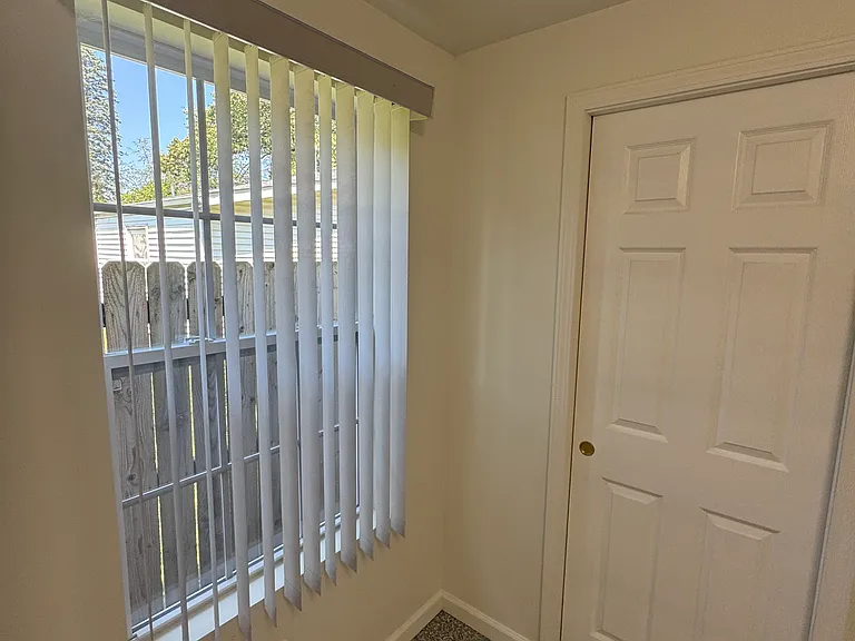 220 W Williams St — Photo 17