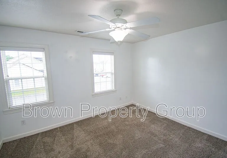 102 Springwood Dr — Photo 6