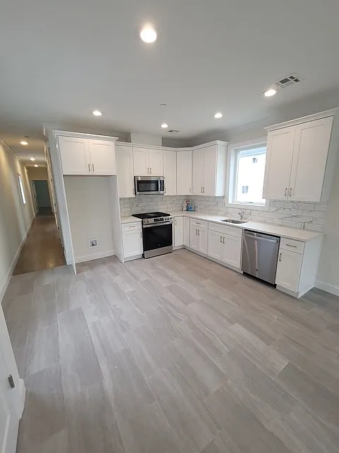 253 Van Pelt Ave