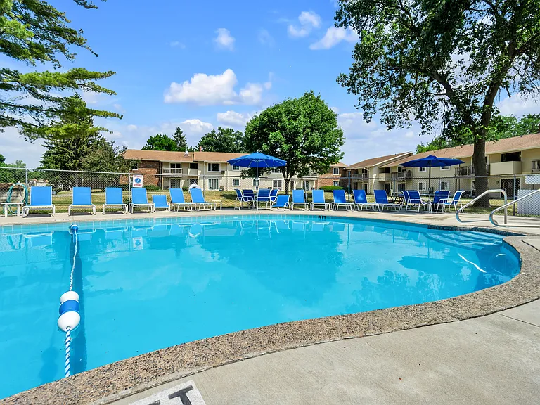 Arbor Lakes Sparkling Outdoor Pool