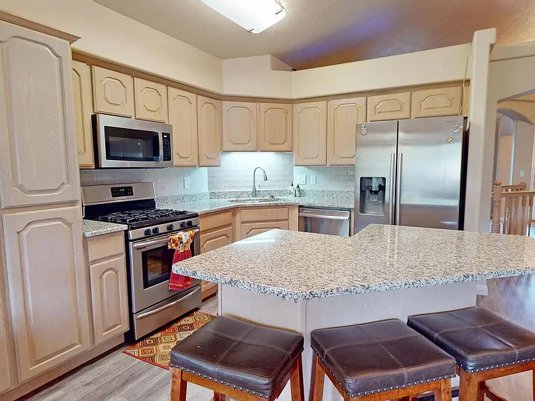 853 W Kestrel Ct — Photo 3