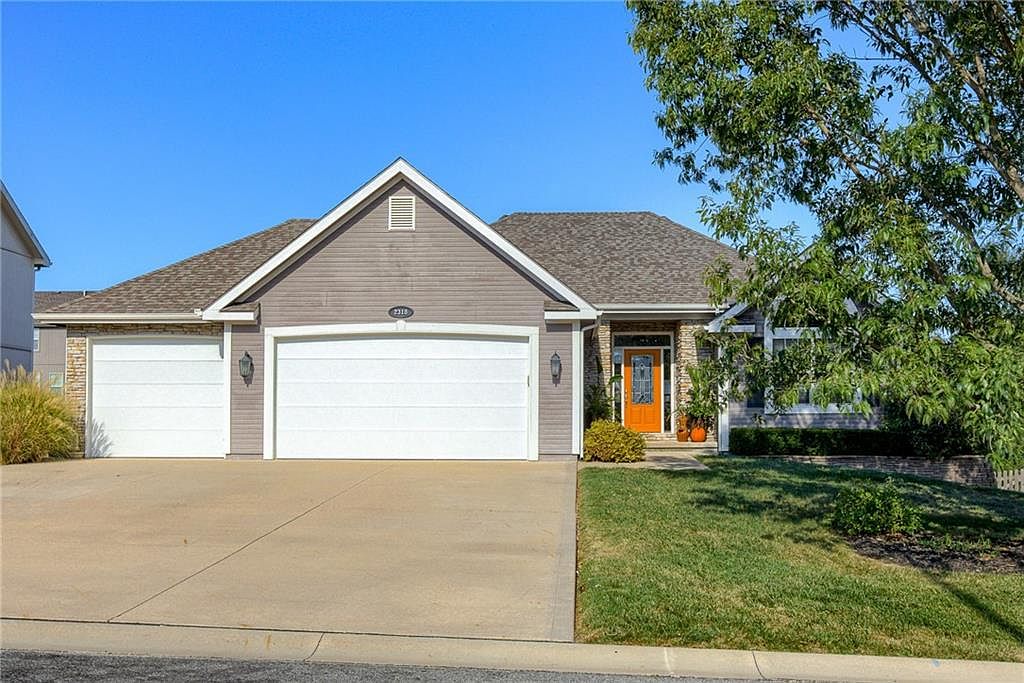 2318 Gettysburg Dr, Leavenworth, KS 66048 | Zillow