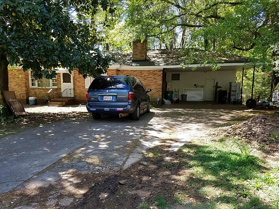 1397 Carport with additional parking