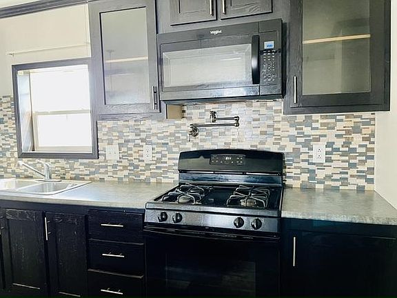 2nd image of 829 Willowbrook Dr
