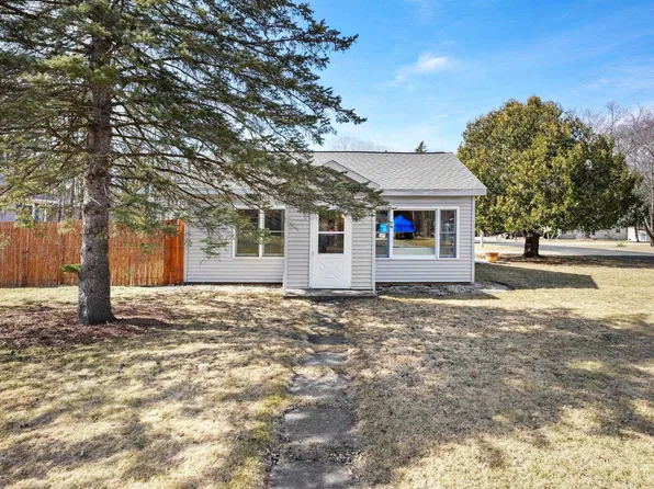 N4065 Marina Ln, Cambridge, WI 53523