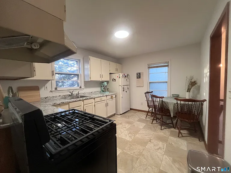 124 Thorpe St — Photo 11
