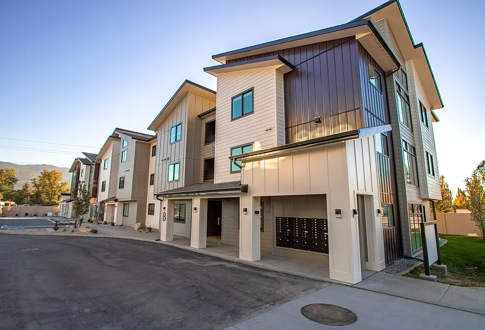 River Falls Apartments