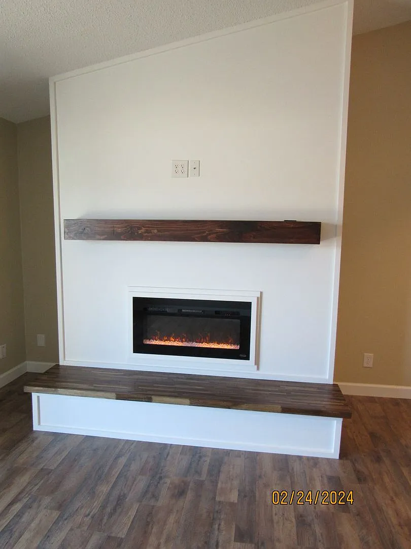 Building Photo - 5499 Three Seasons Rd #A11