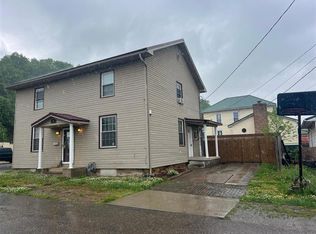 94 Hudson St, Middleport, OH 45760